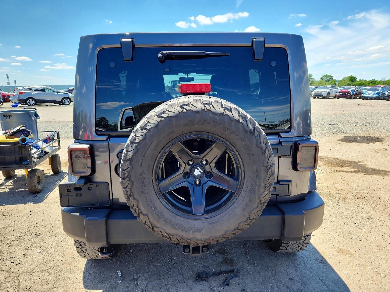 2014 Jeep Wrangler Unlimited Sahara - Image 6