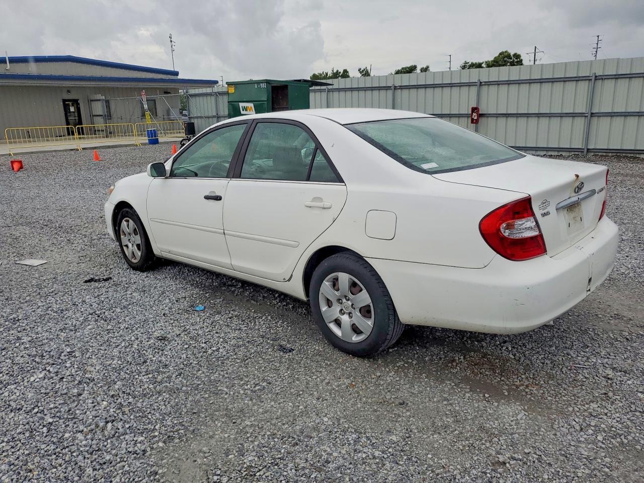 2002 Toyota Camry Le - Фото 2