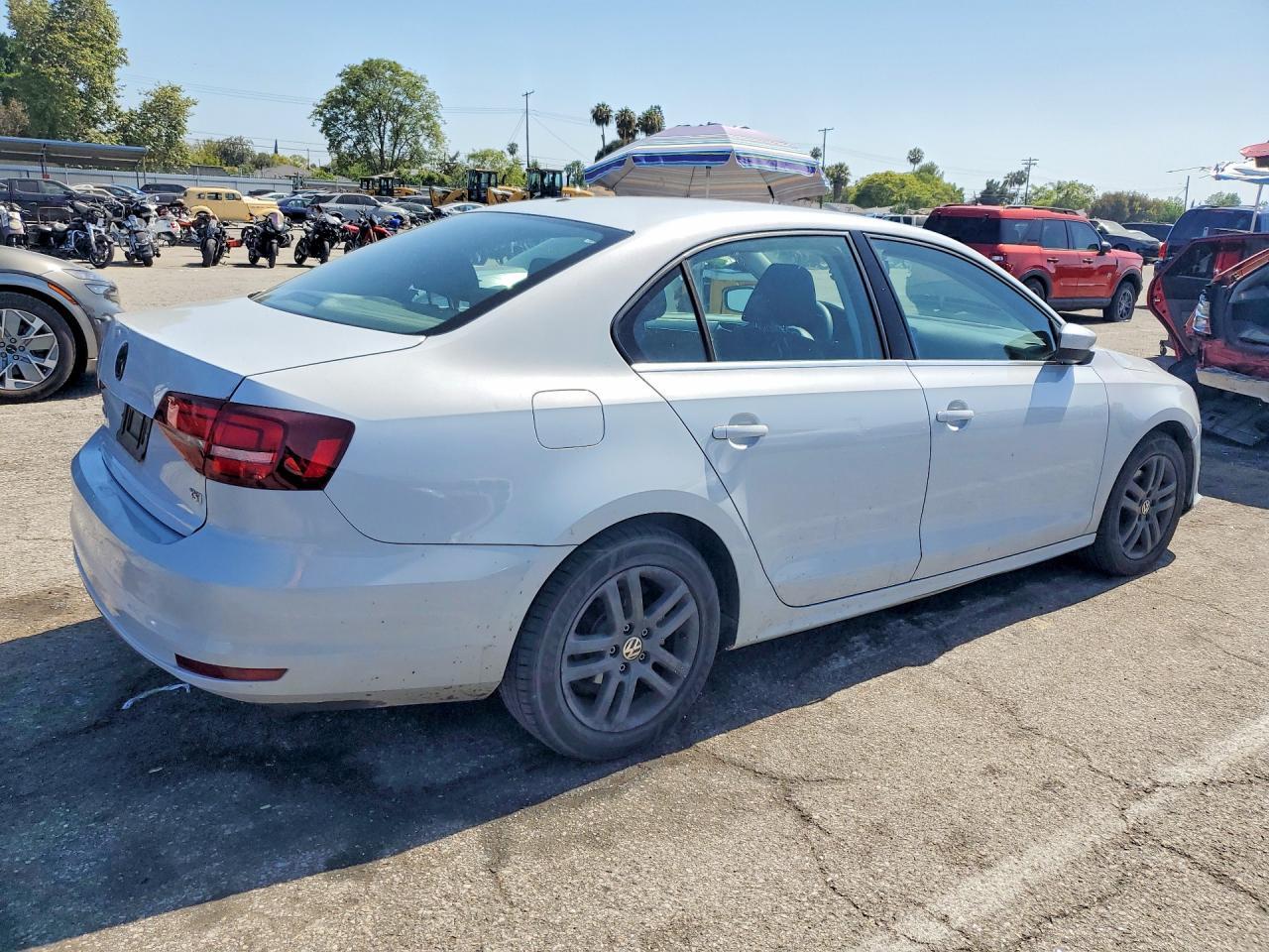 2017 Volkswagen Jetta S - Фото 3