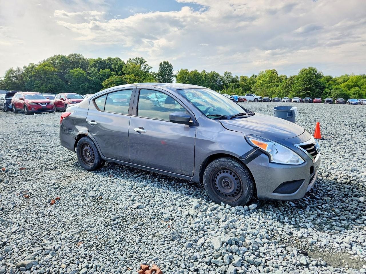 2018 Nissan Versa Sv - Image 4