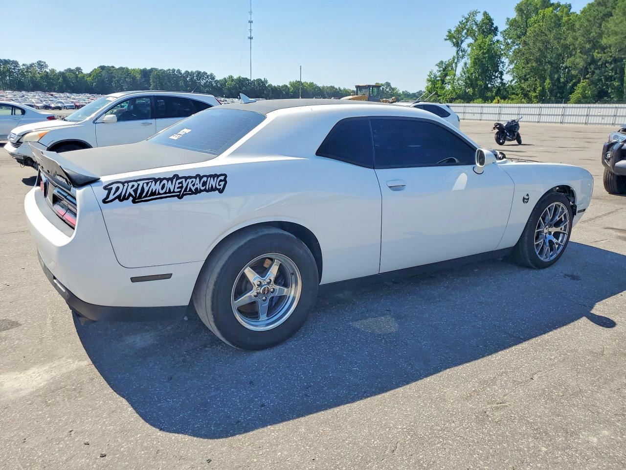 2017 Dodge Challenger R - Image 3