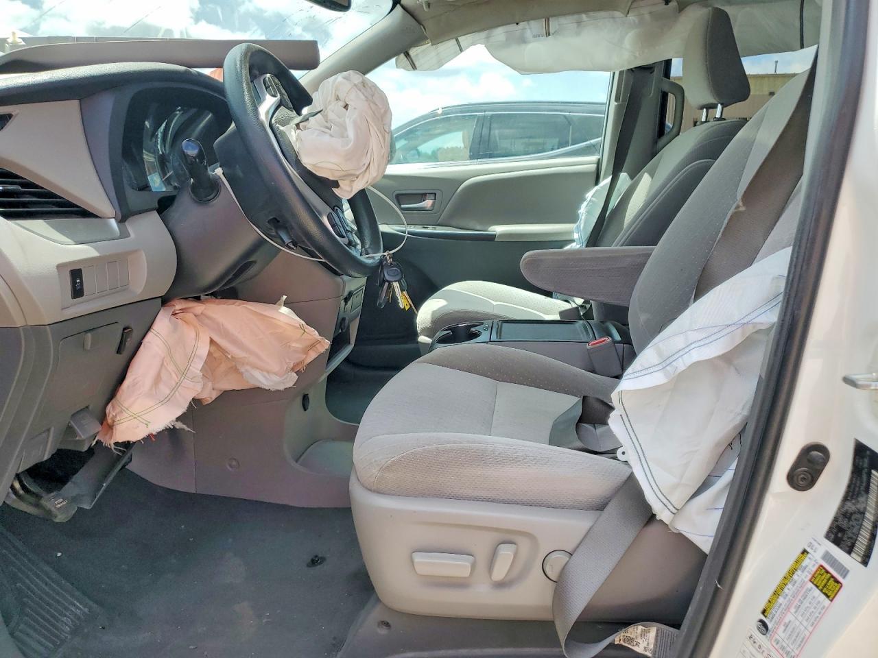 2019 Toyota Sienna Le - Фото 7