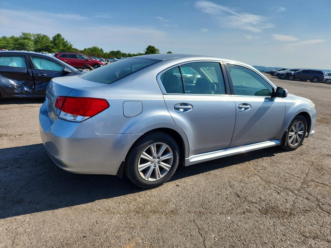 2013 Subaru Legacy 2.5I Premium - Фото 3