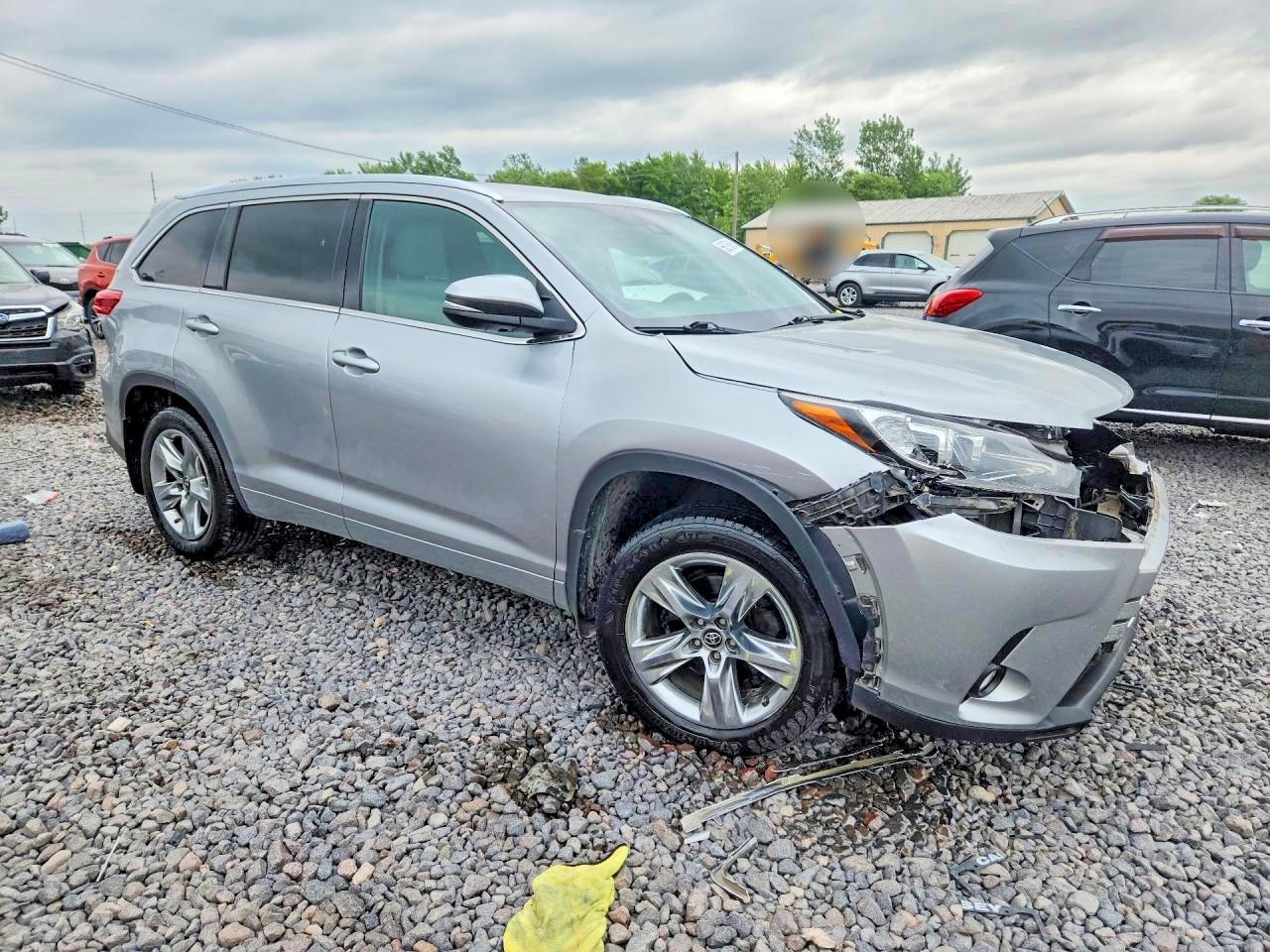 2017 Toyota Highlander Limited - Image 4