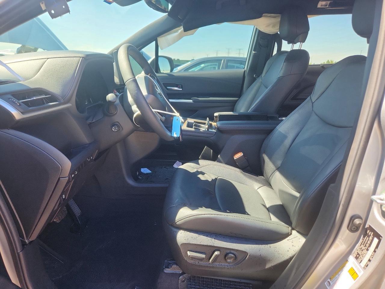 2025 Toyota Sienna Limited 7-Passenger - Фото 7