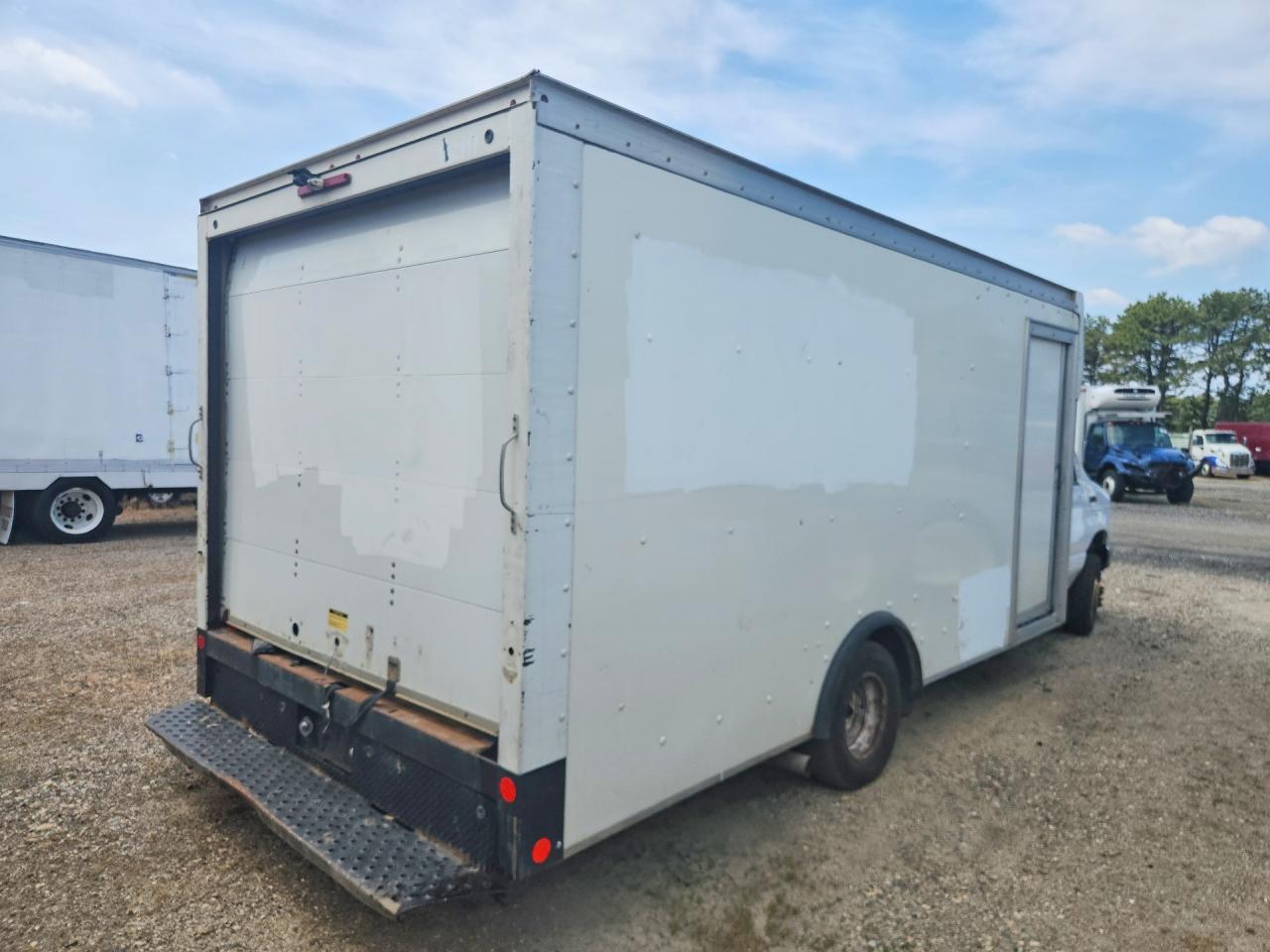 2022 Ford Econoline E350 Super Duty Cutaway Van - Фото 3