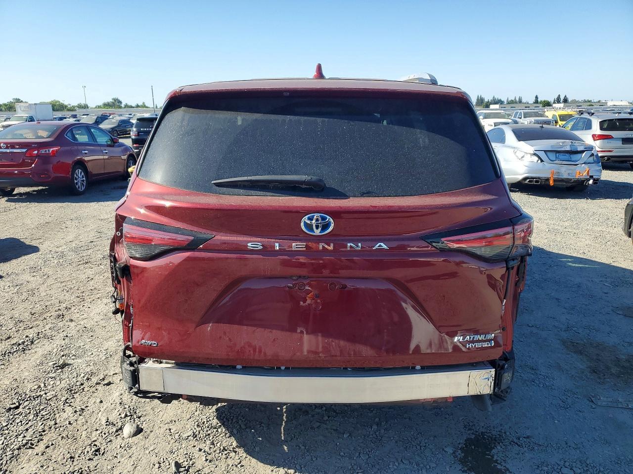 2024 Toyota Sienna Platinum 7-Passenger - Image 6