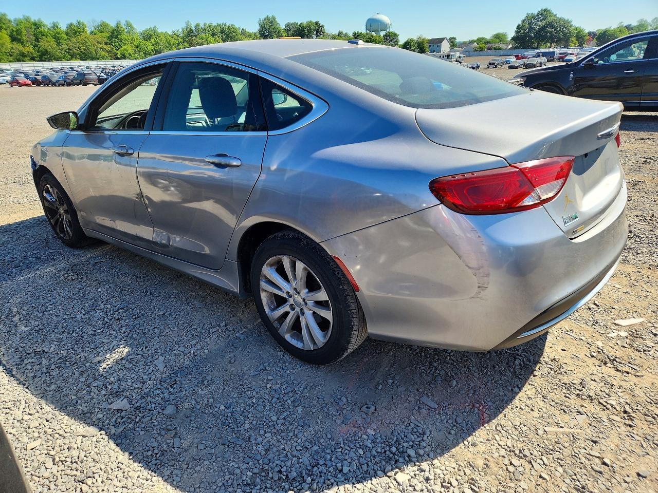2016 Chrysler 200 Limited - Фото 2