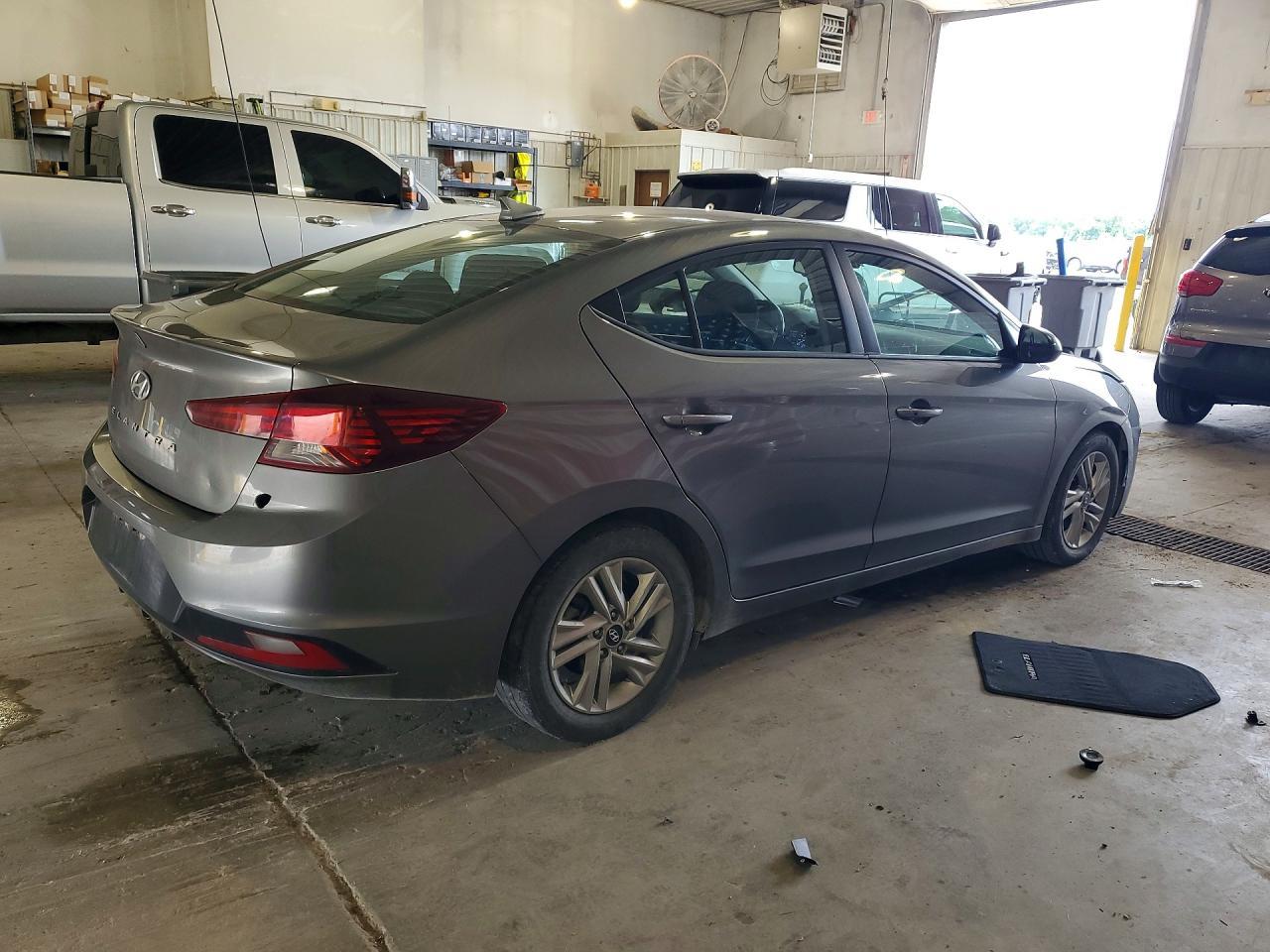 2020 Hyundai Elantra Value Edition - Фото 3