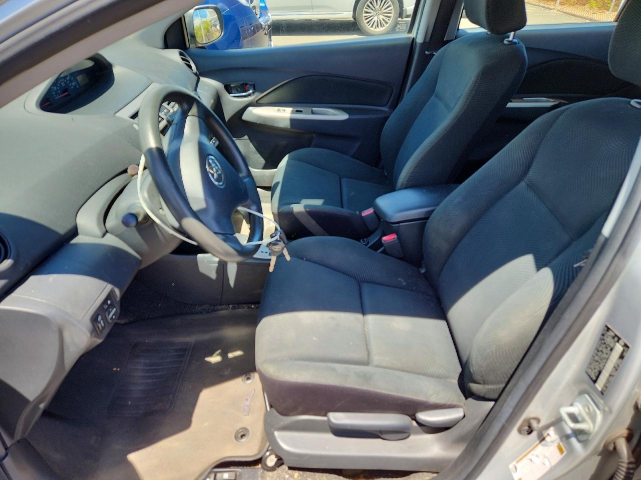 2010 Toyota Yaris Base - Фото 7