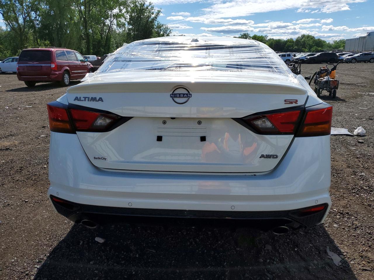2025 Nissan Altima Sr - Image 6