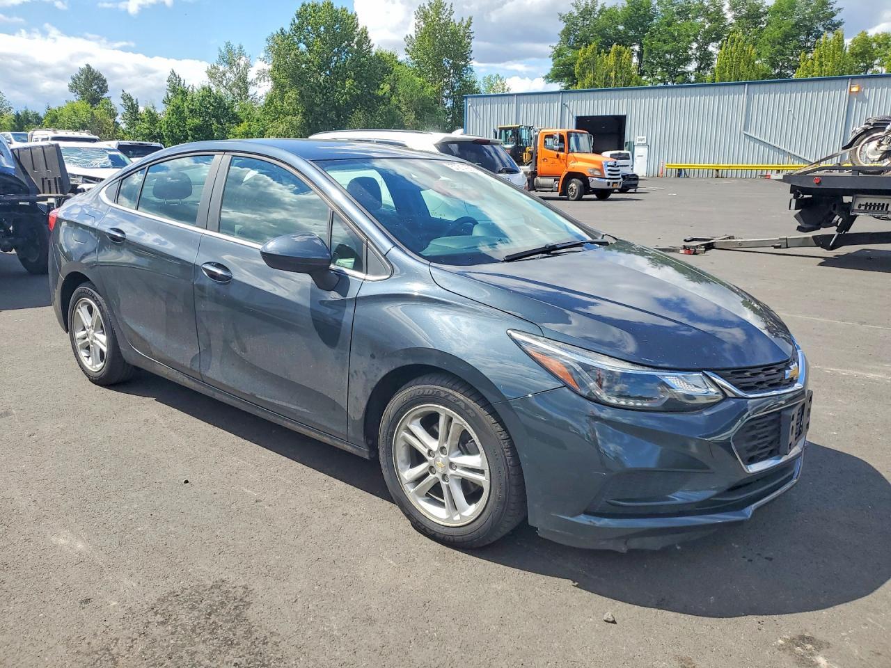 2017 Chevrolet Cruze Lt - Image 4