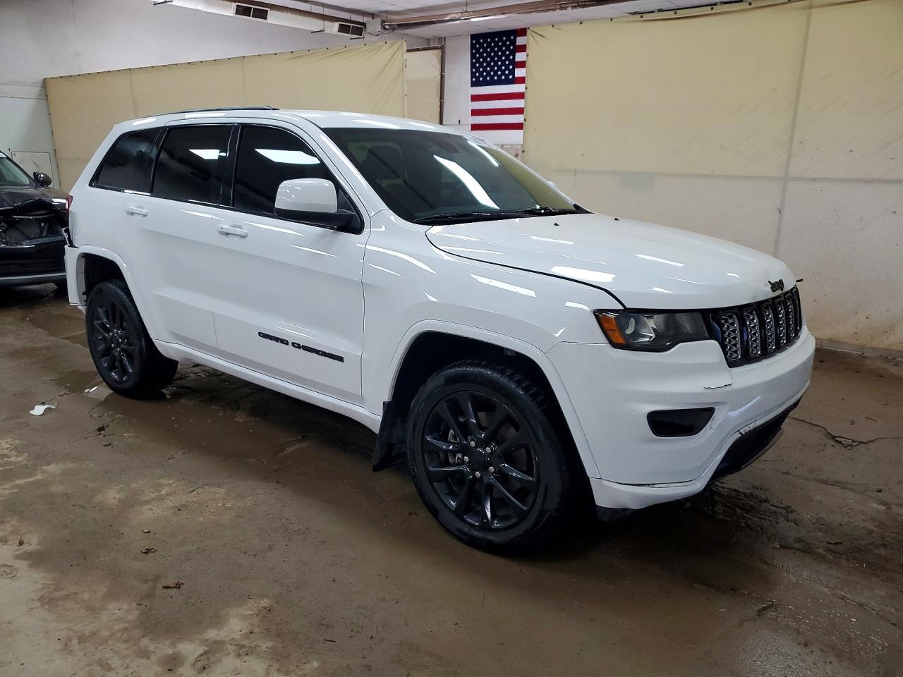 2021 Jeep Grand Cherokee Laredo - Image 4