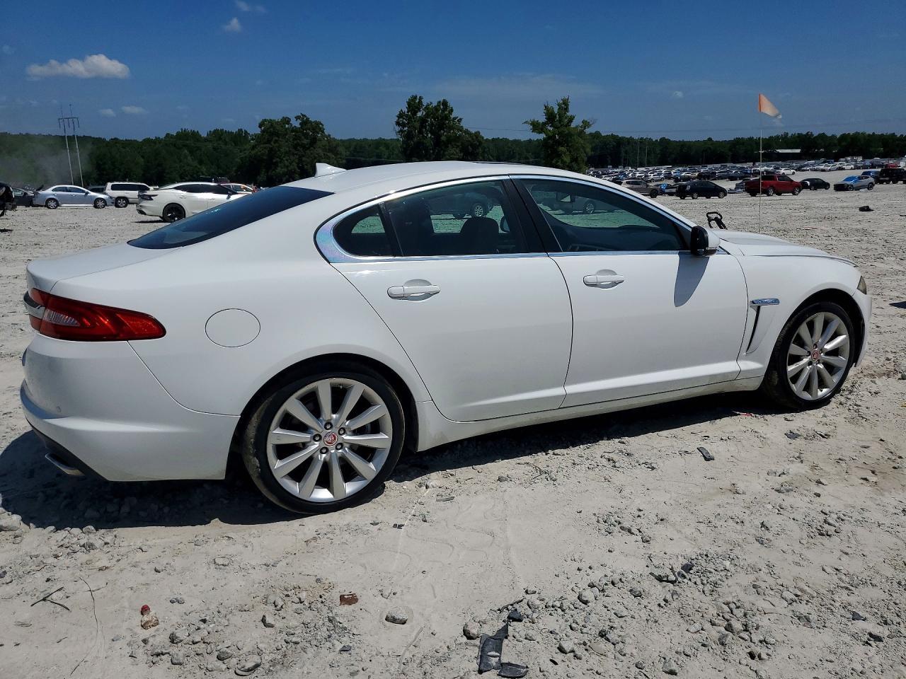 2014 Jaguar Xf - Image 3