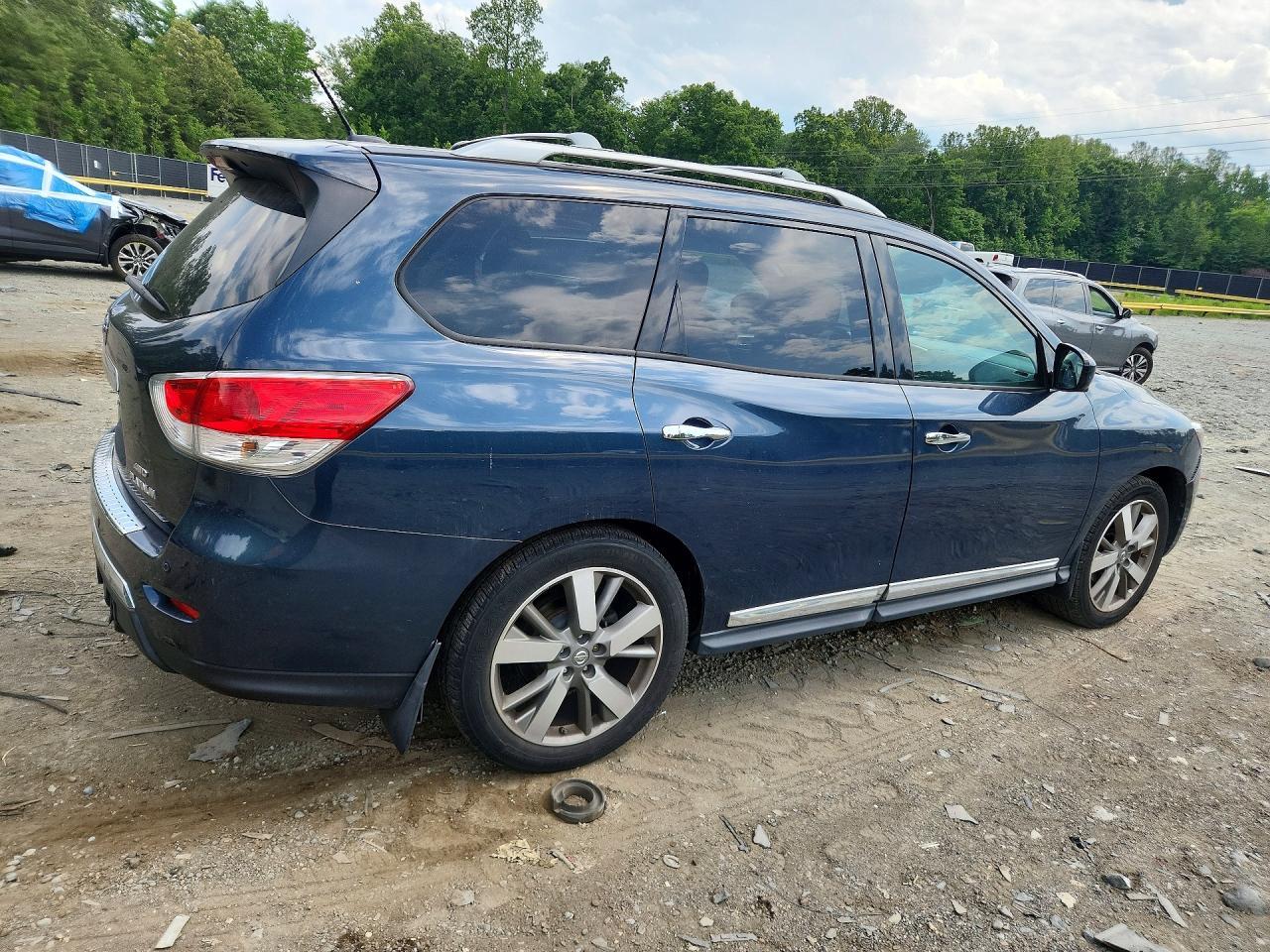 2013 Nissan Pathfinder S - Image 3