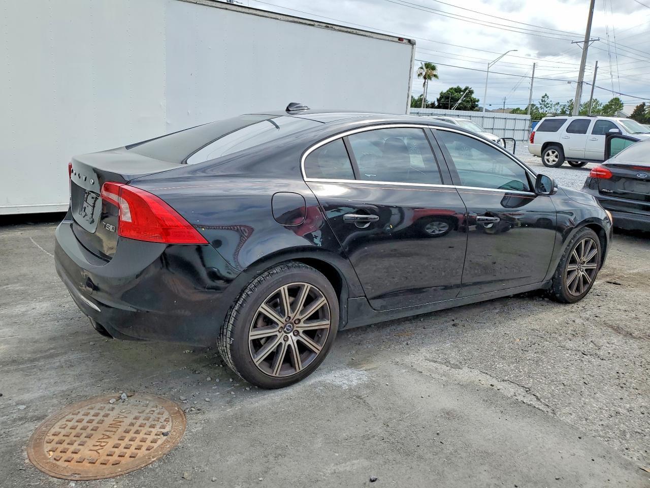 2017 Volvo S60 Premier - Image 3