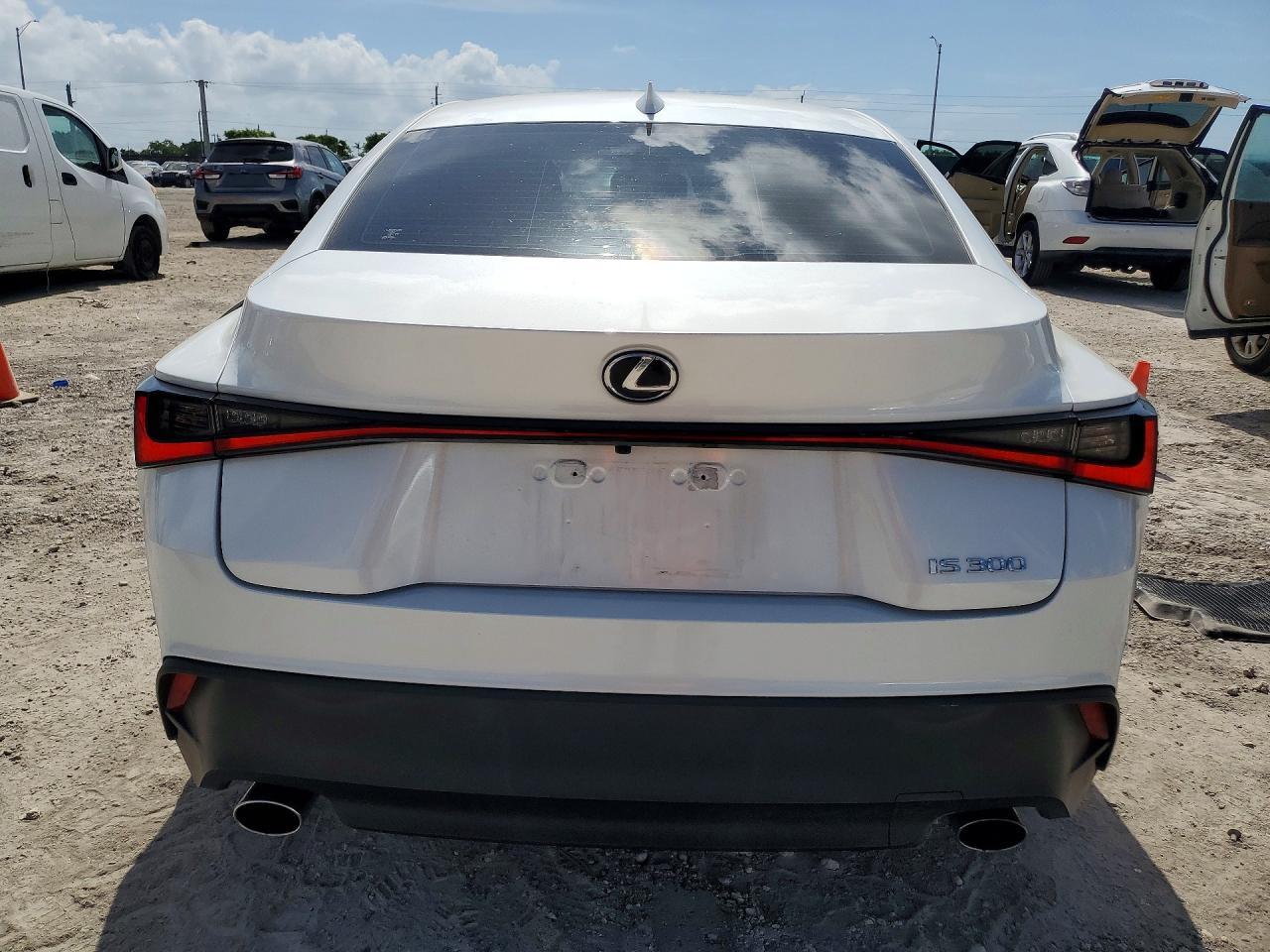 2022 Lexus Is 300 - Image 6