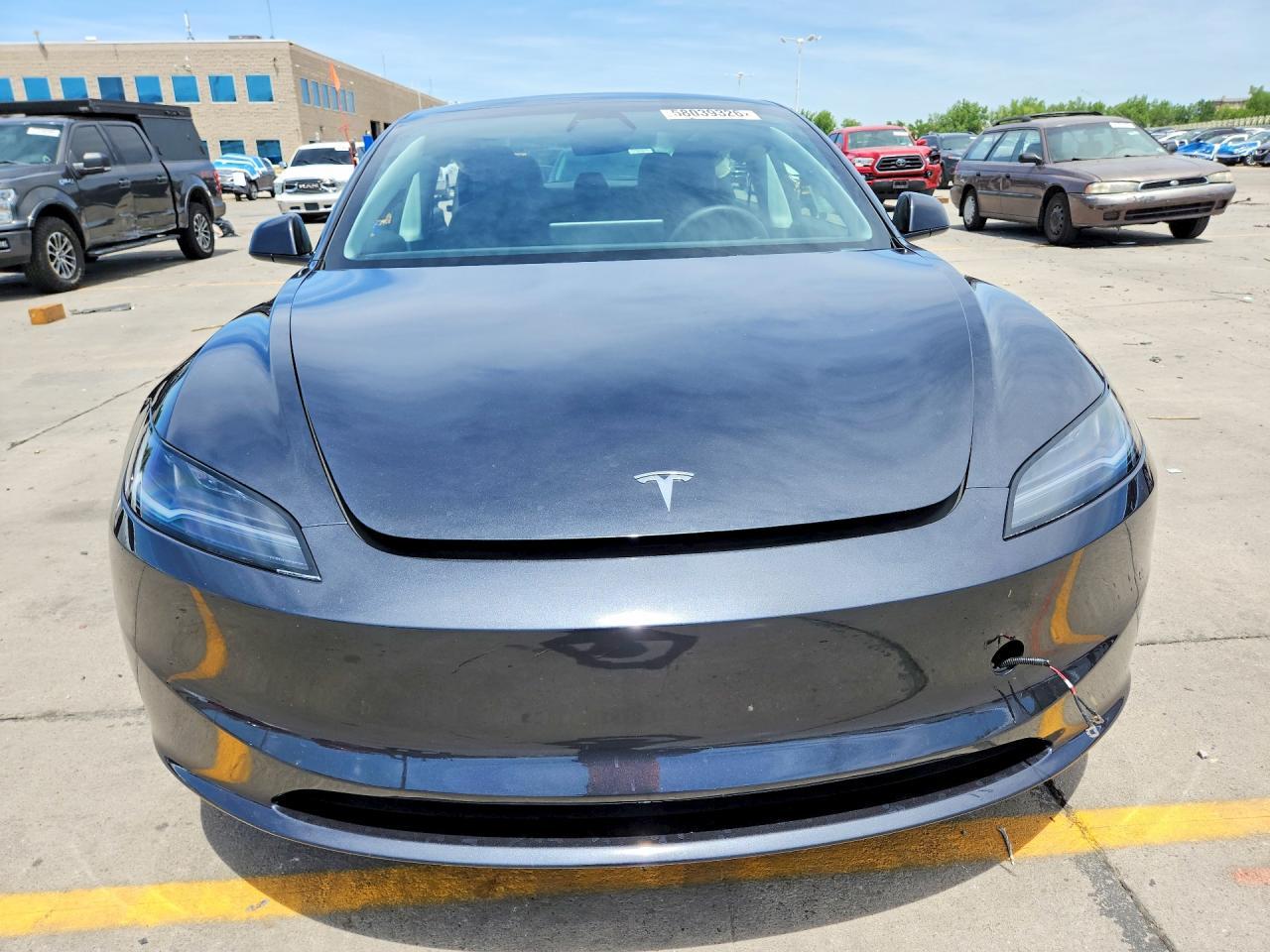 2025 Tesla Model 3 - Фото 5