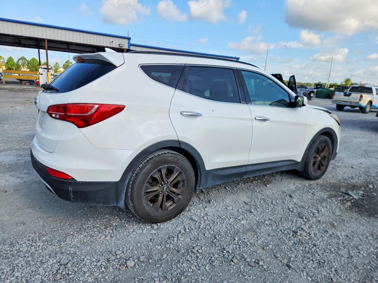 2013 Hyundai Santa Fe Sport 2.4L - Image 3
