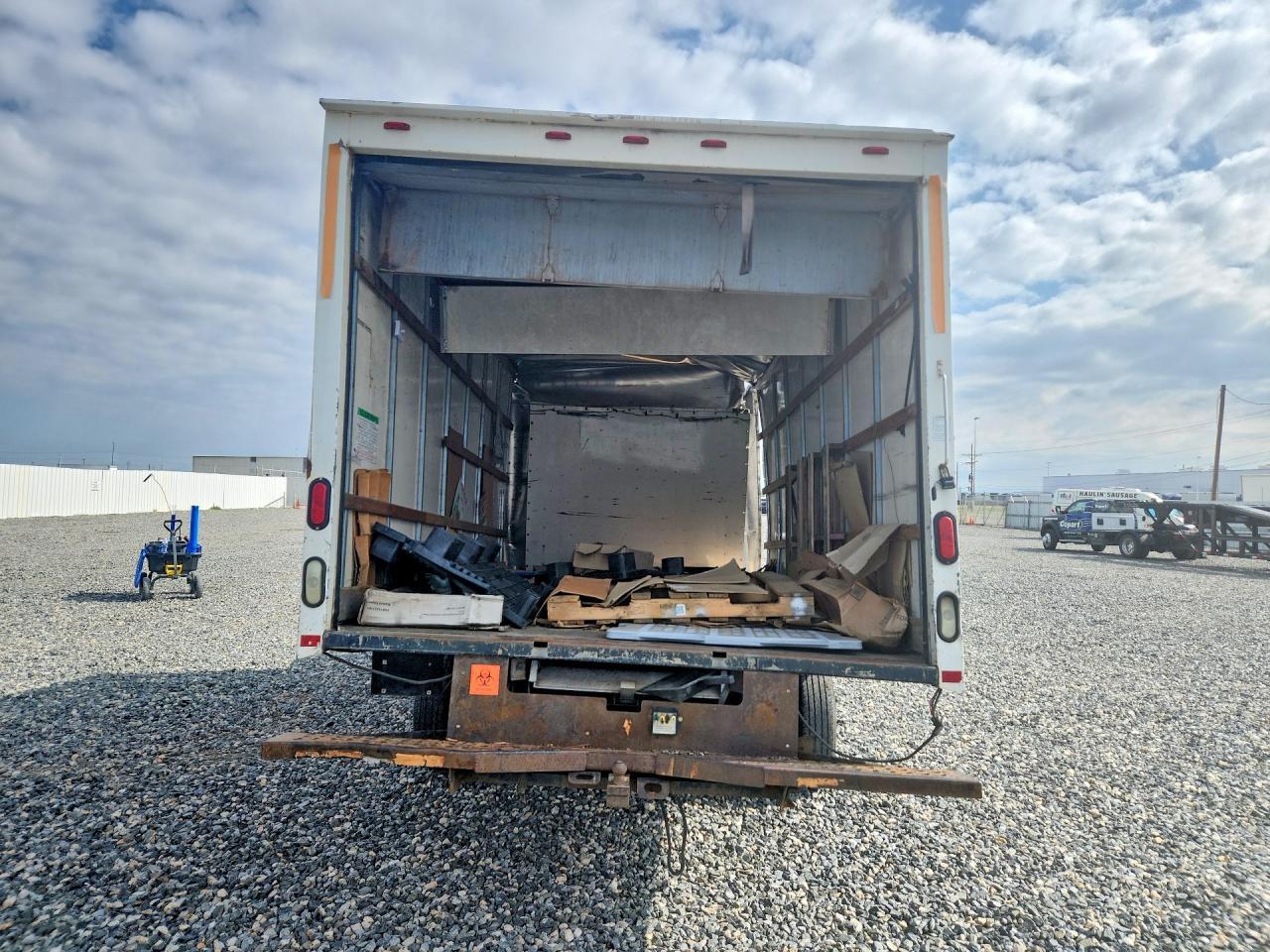2006 GMC Savana Box Truck - Фото 6
