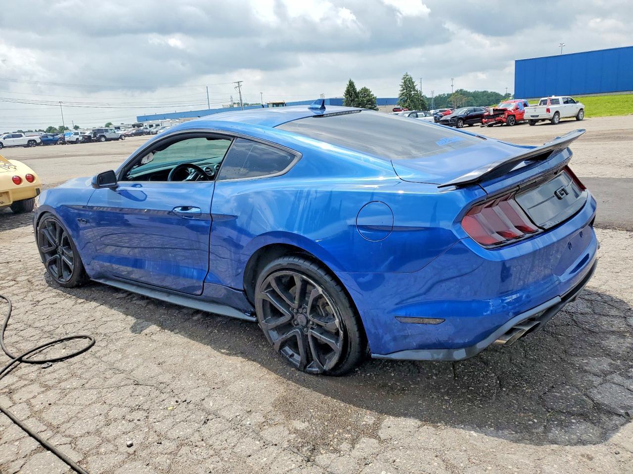 2022 Ford Mustang Gt - Фото 2