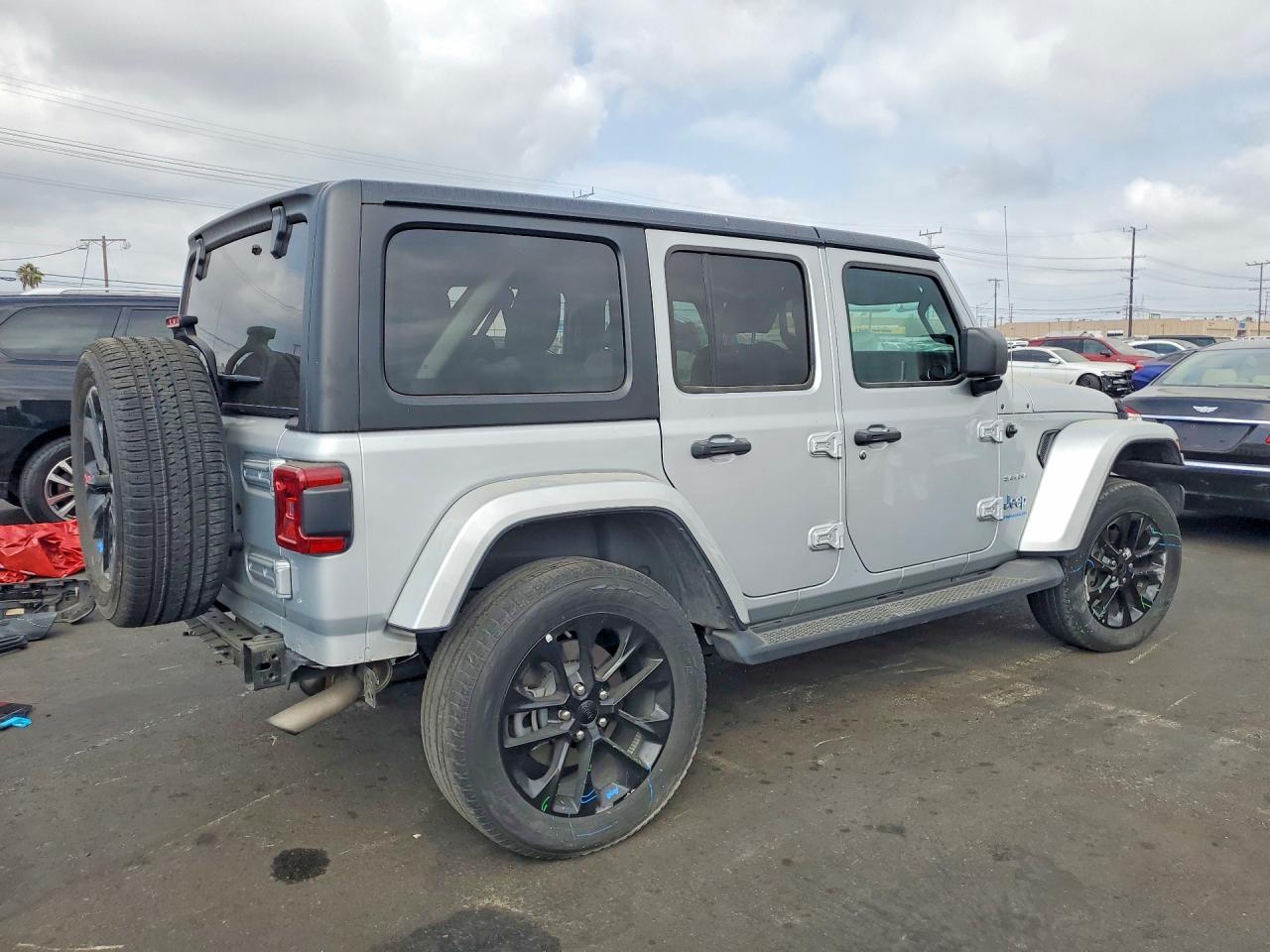 2023 Jeep Wrangler Sahara 4Xe - Фото 3