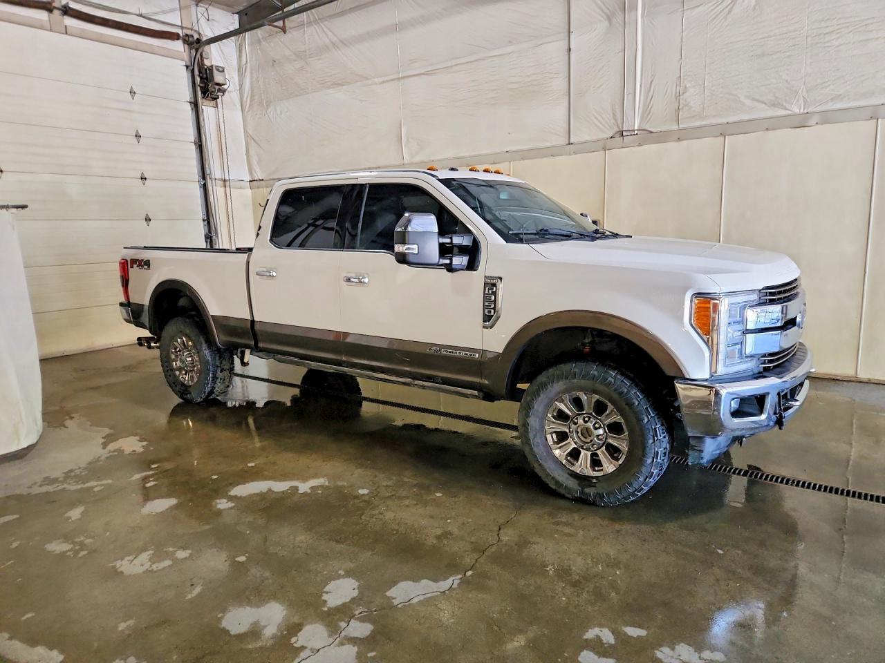 2017 Ford F350 Super Duty - Фото 4
