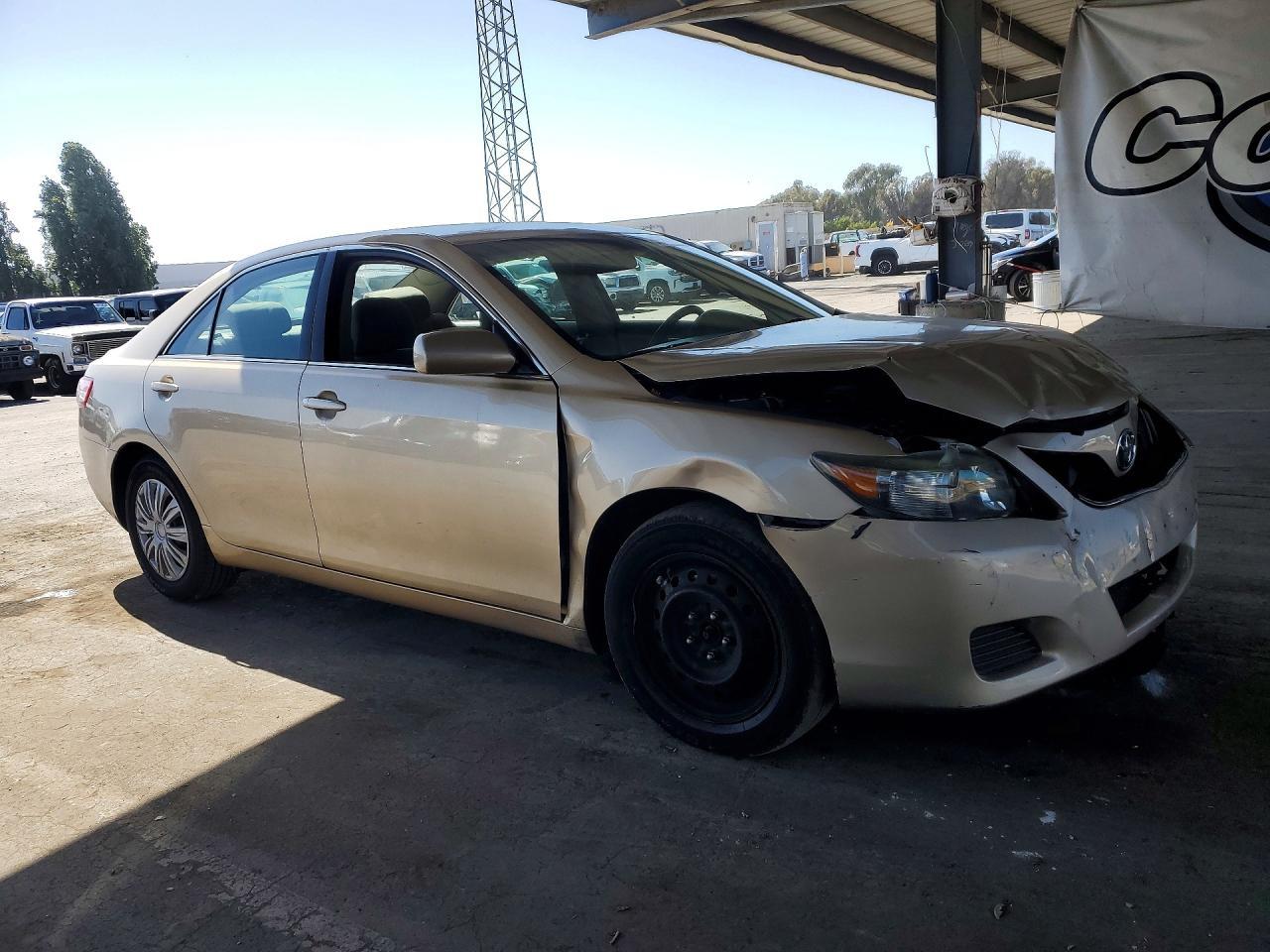 2010 Toyota Camry Le - Image 4