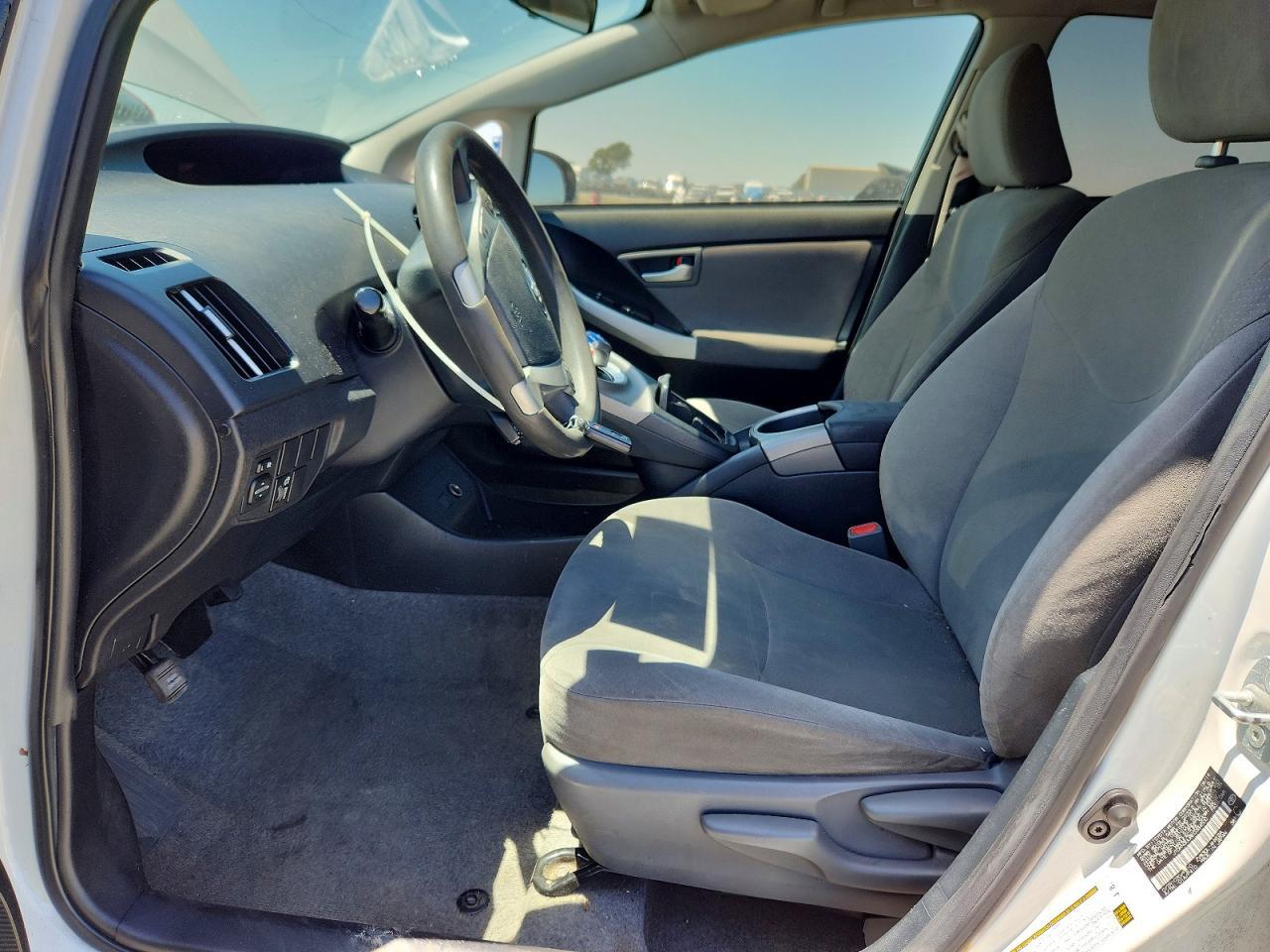 2014 Toyota Prius Two - Фото 7