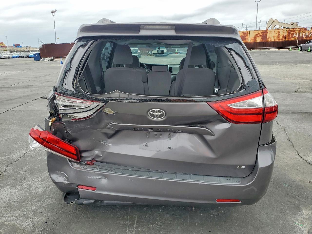 2017 Toyota Sienna Le - Фото 6