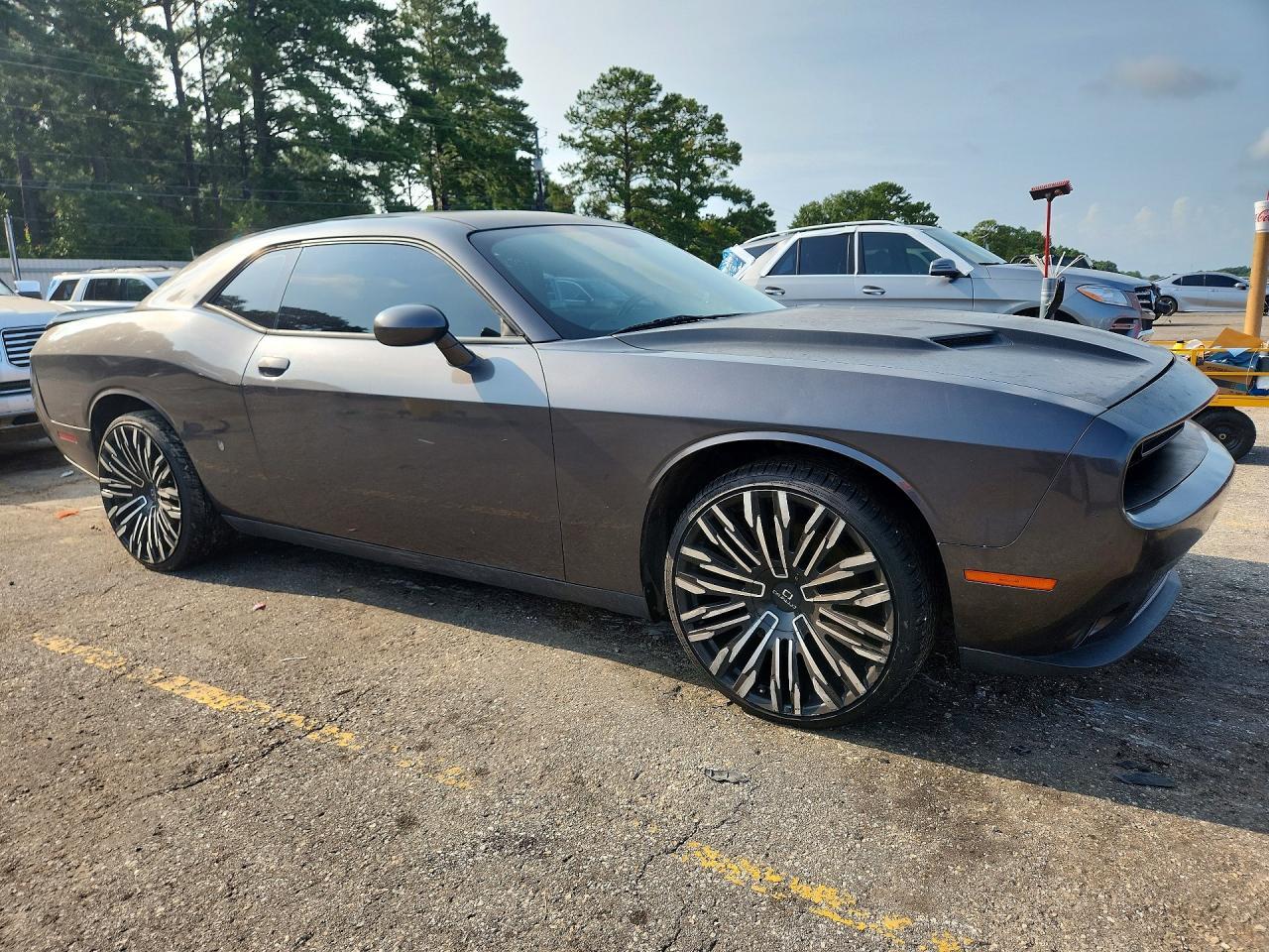 2017 Dodge Challenger Sxt - Image 4