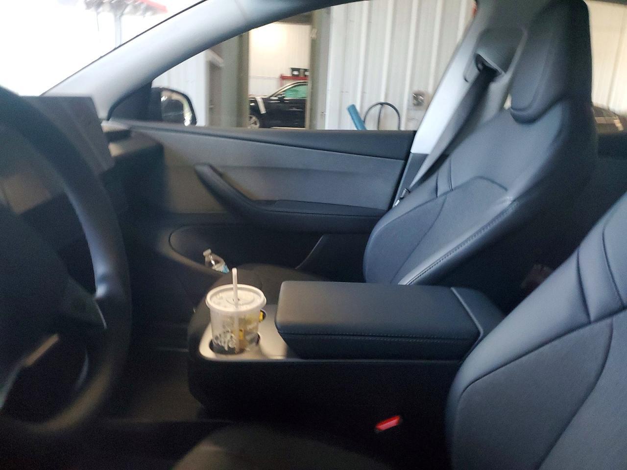 2026 Tesla Model Y - Image 7