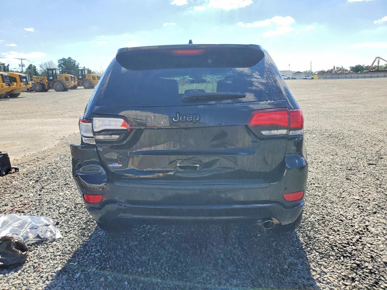 2021 Jeep Grand Cherokee Laredo - Image 6