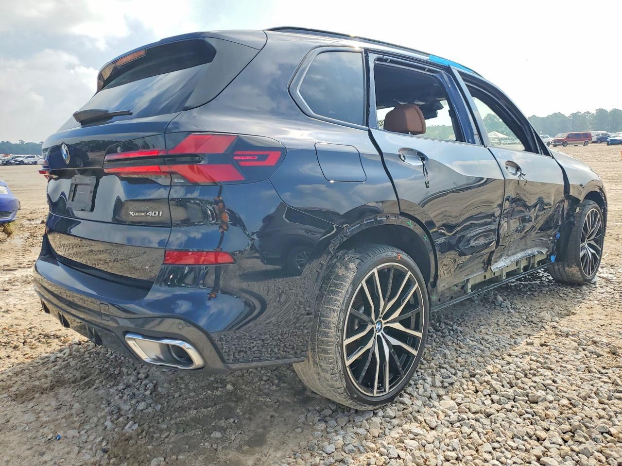 2024 BMW X5 xDrive40I - Image 3