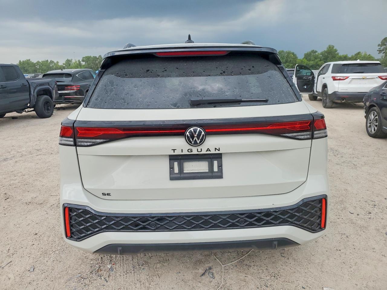 2025 Volkswagen Tiguan Se R-Line Black - Image 6