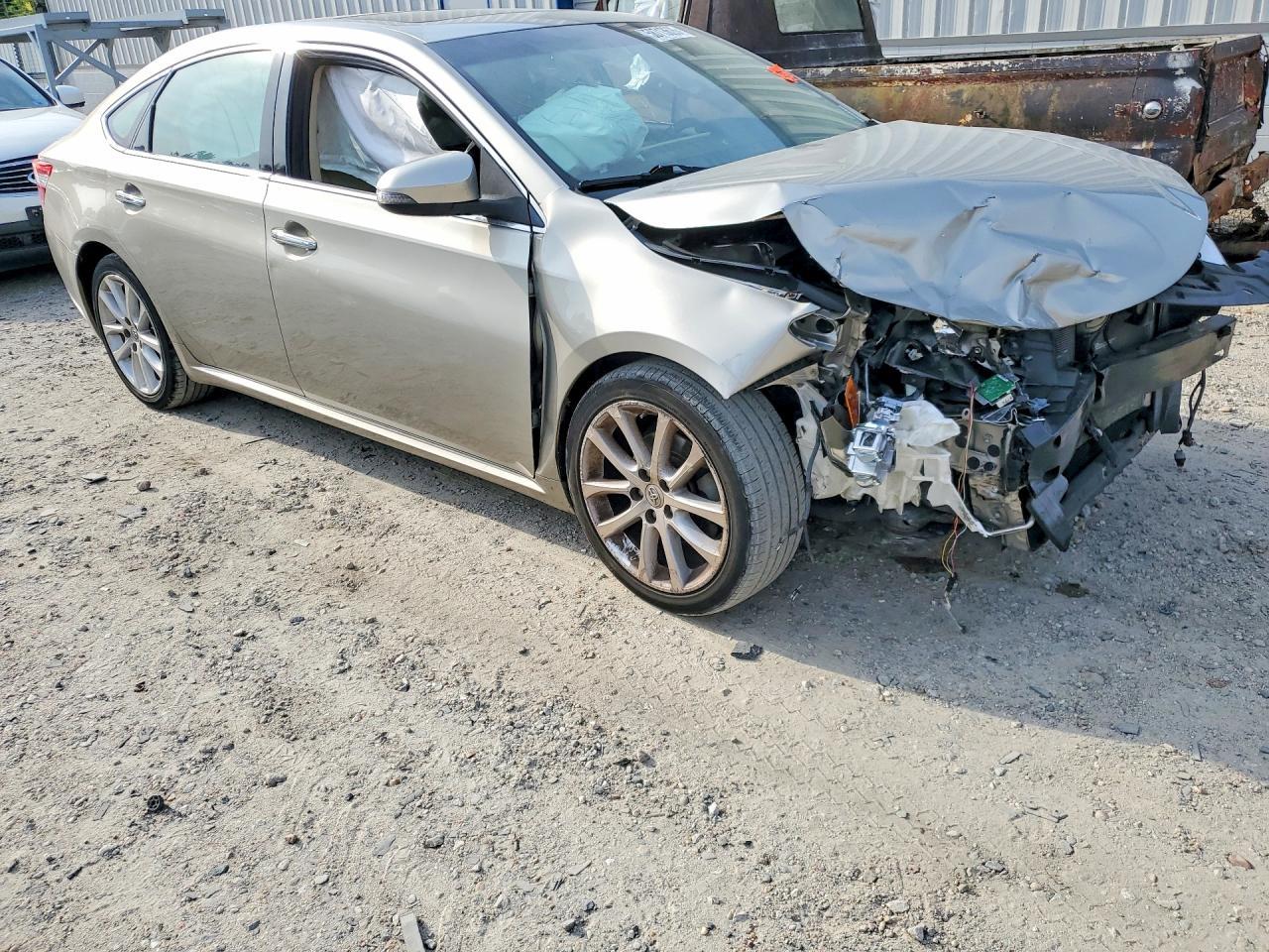 2013 Toyota Avalon Limited - Image 4