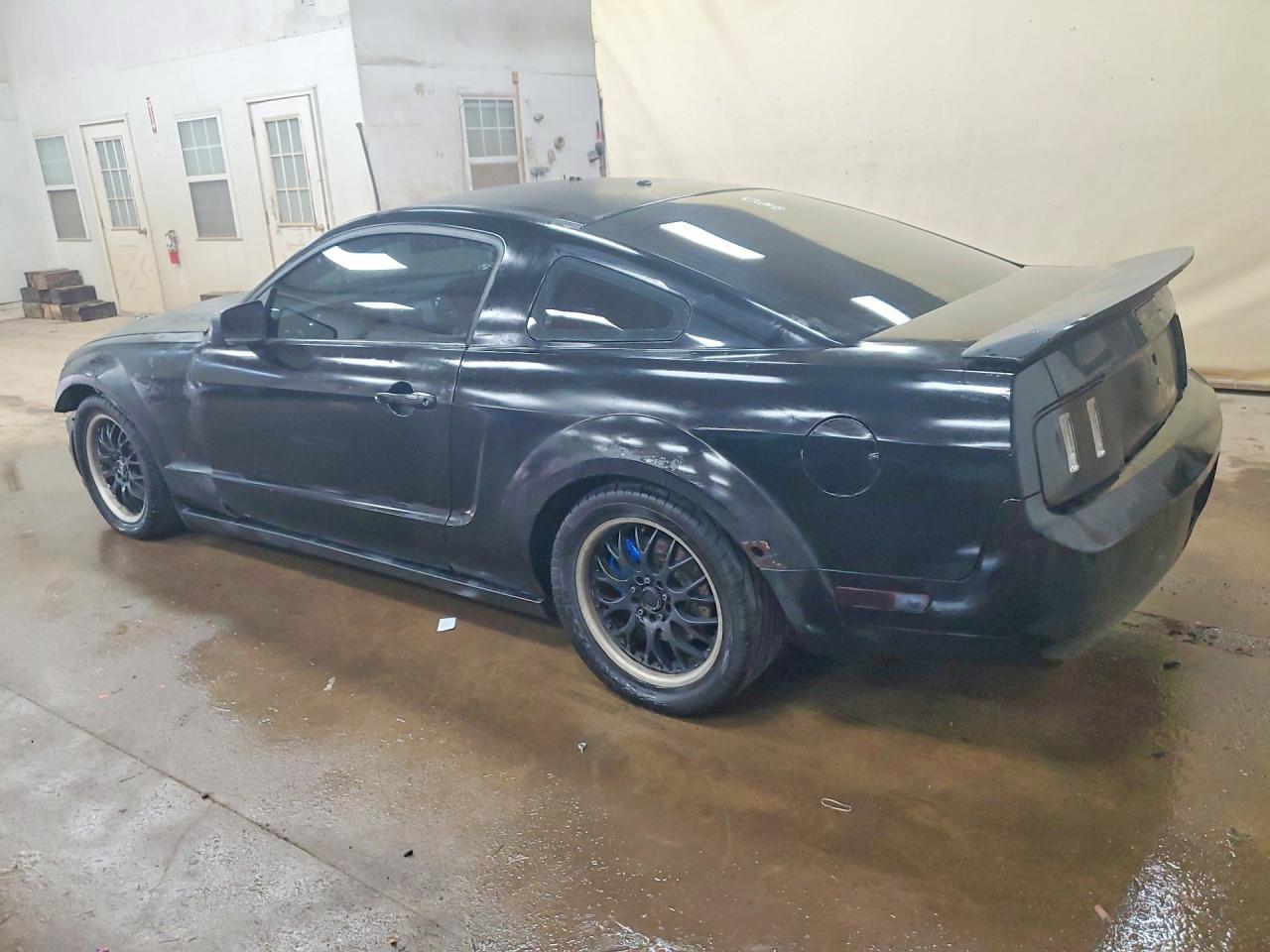 2006 Ford Mustang - Image 2