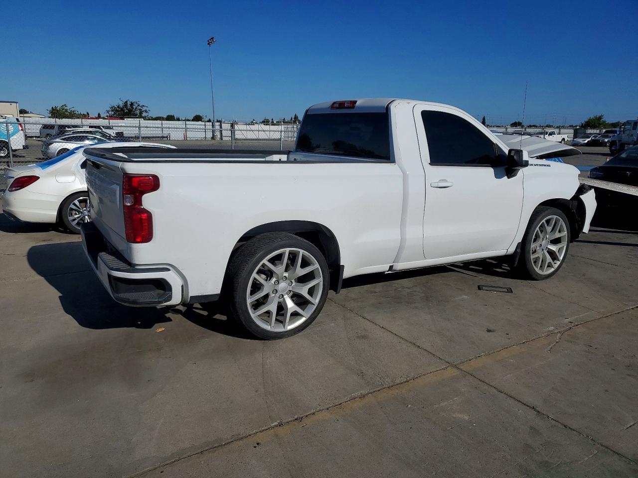2023 Chevrolet Silverado C1500 - Фото 3