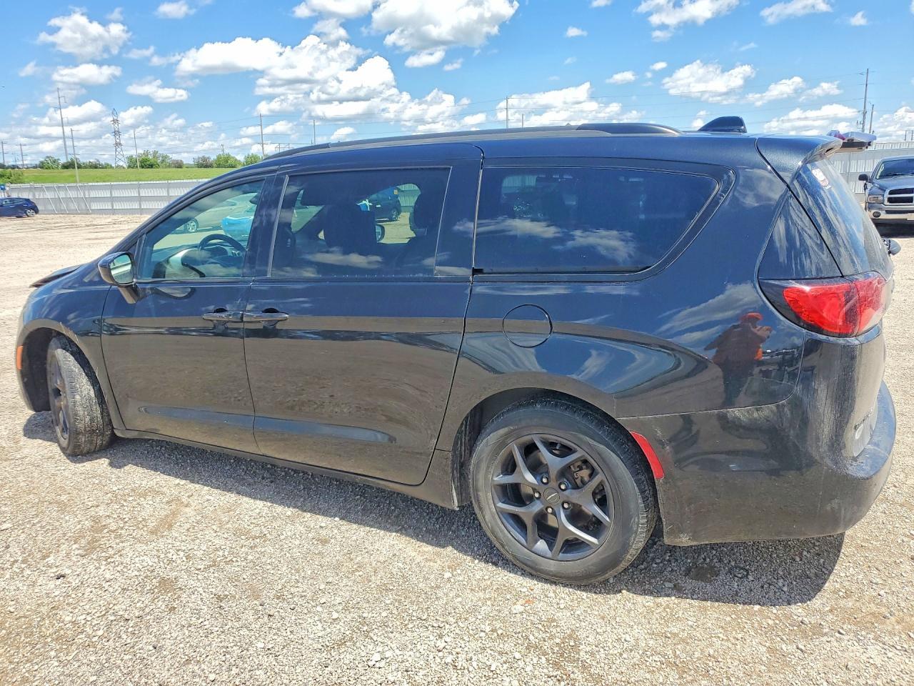 2019 Chrysler Pacifica Touring L Plus - Фото 2
