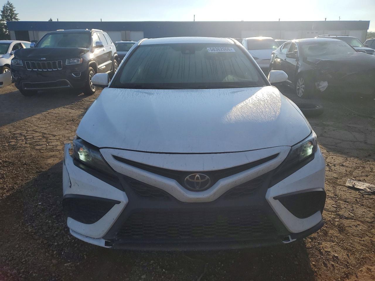 2021 Toyota Camry Se - Фото 5