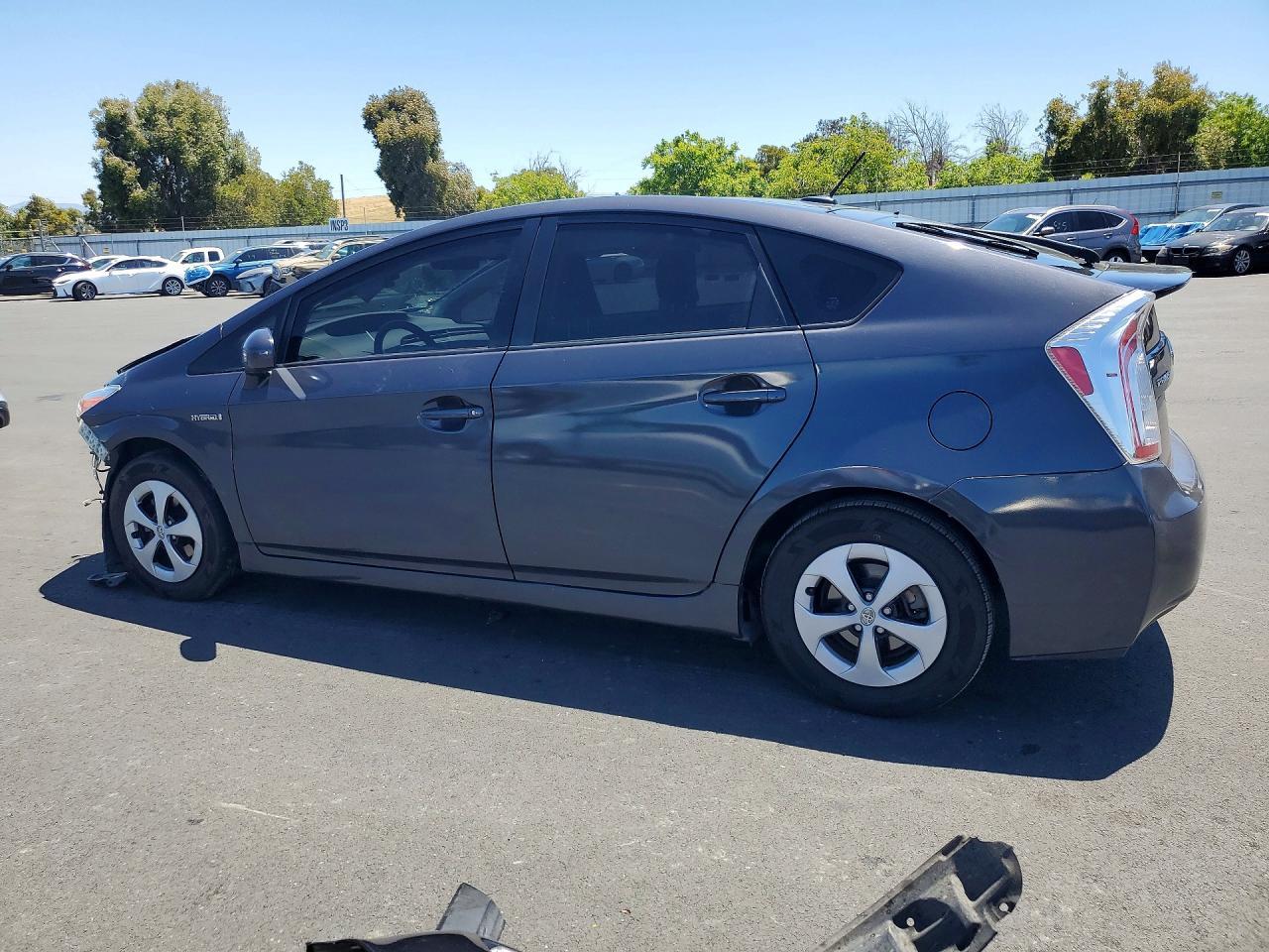 2014 Toyota Prius Three - Фото 2