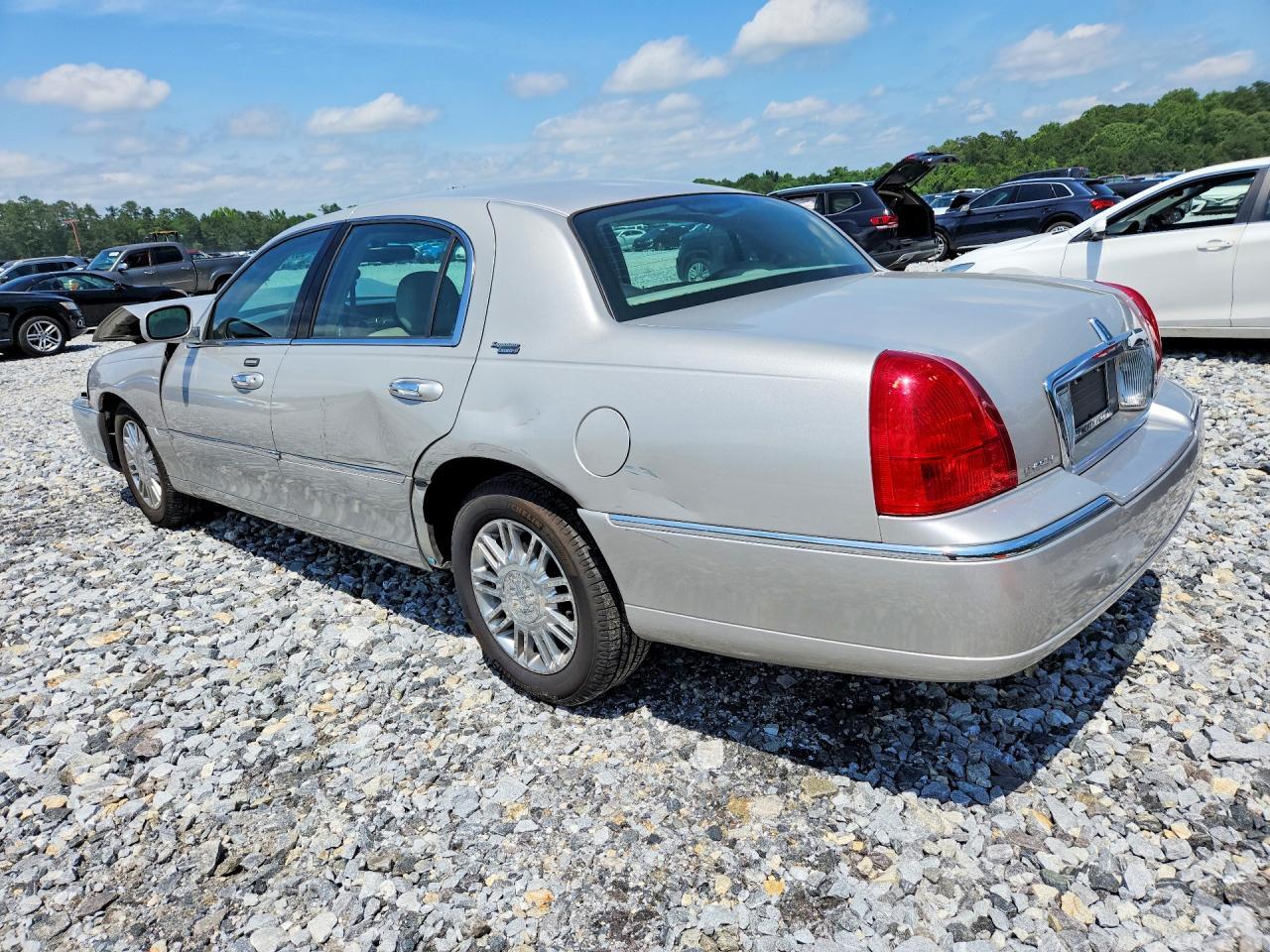 2008 Lincoln Town Car Signature Limited - Фото 2