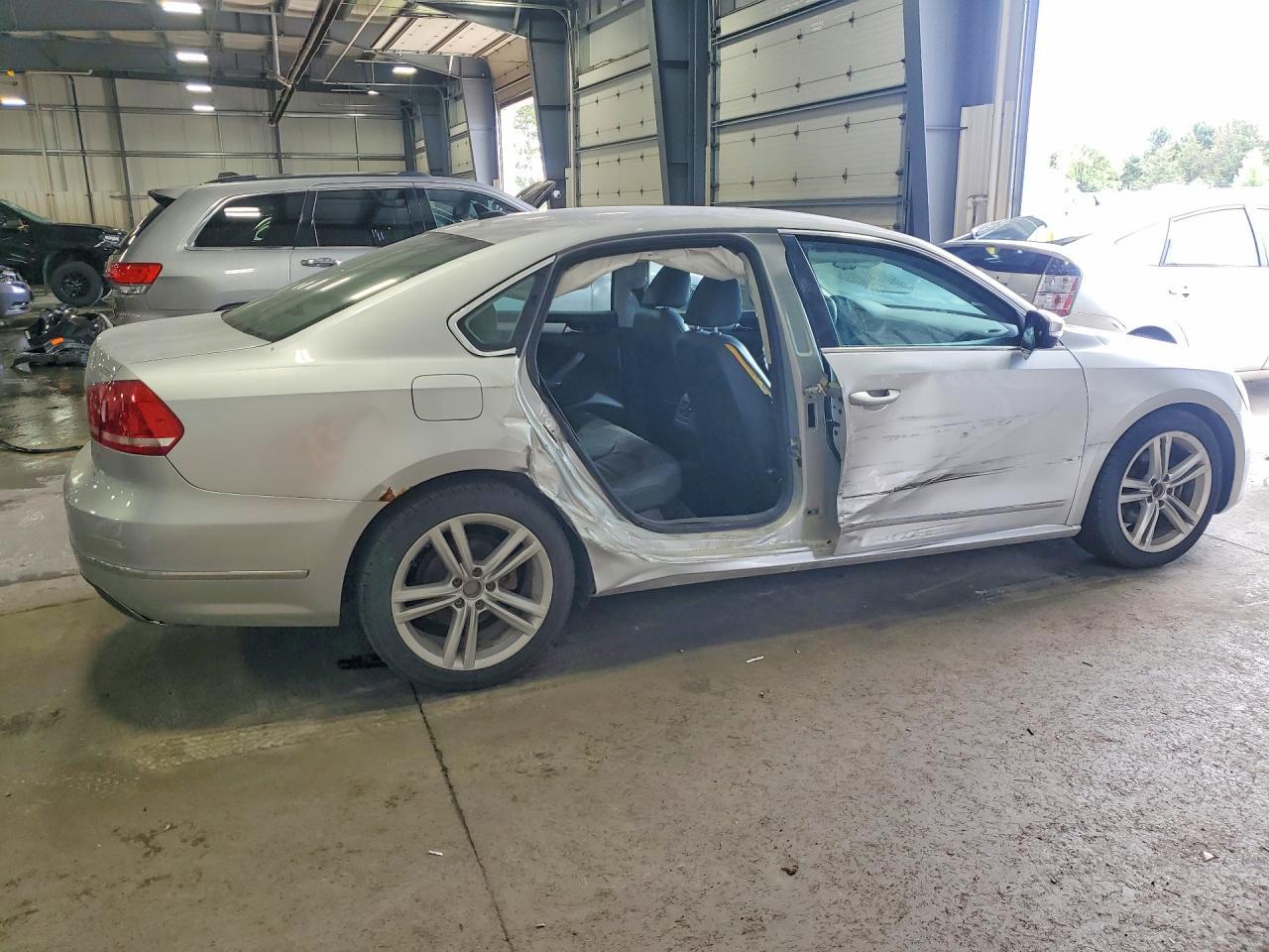 2013 Volkswagen Passat Se - Фото 3