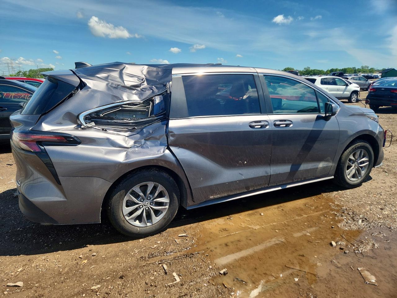 2024 Toyota Sienna Le - Фото 3