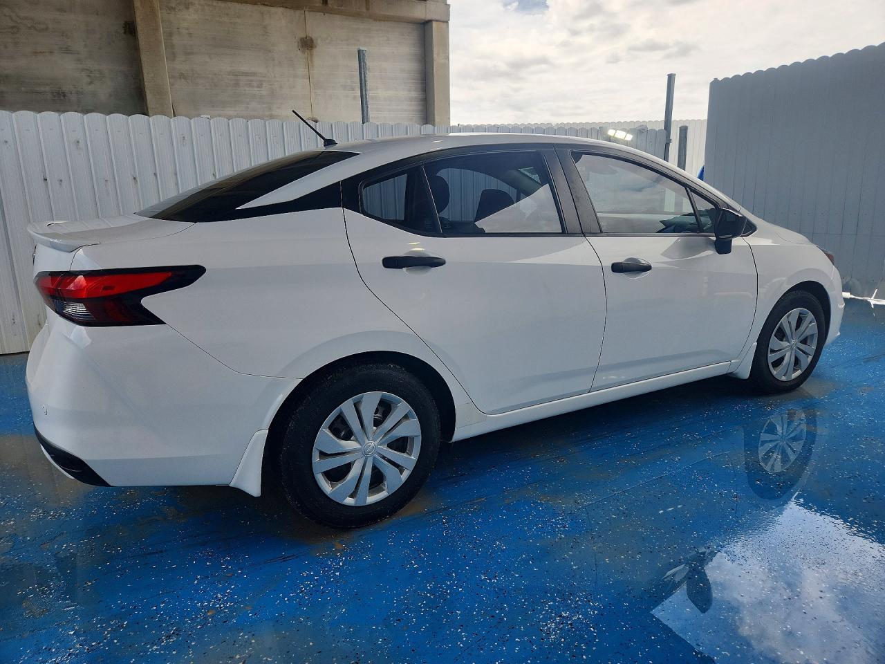 2020 Nissan Versa S - Фото 3
