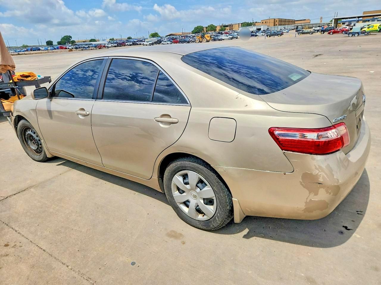 2009 Toyota Camry - Image 2