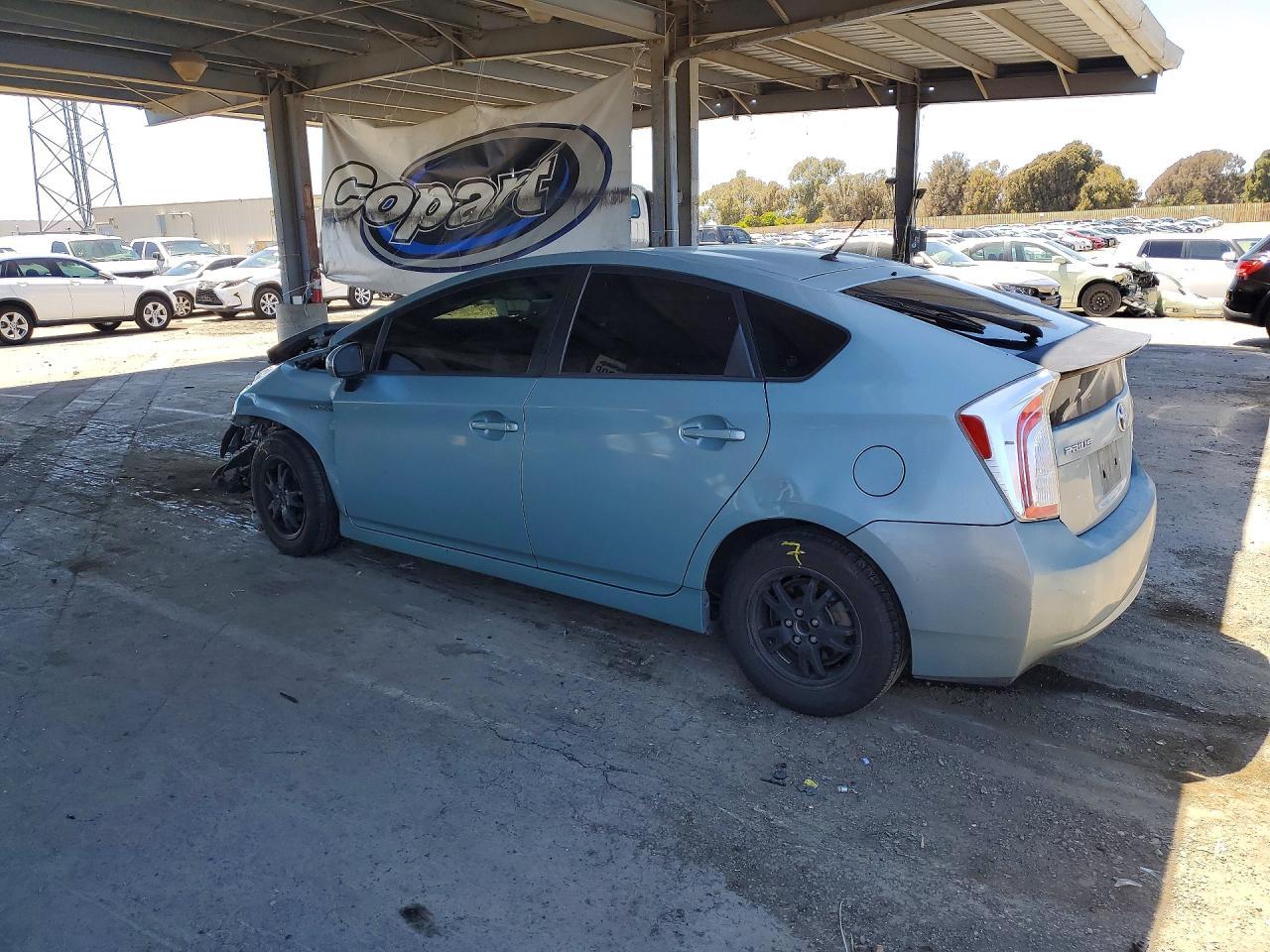 2013 Toyota Prius Two - Фото 2