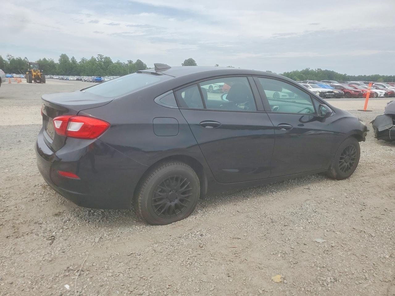 2018 Chevrolet Cruz - Фото 3