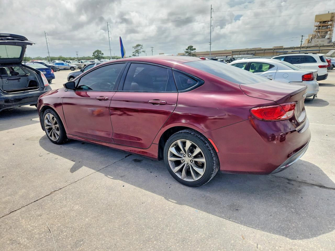 2015 Chrysler 200 S - Фото 2