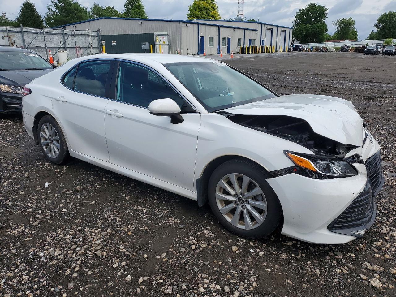 2020 Toyota Camry Le - Фото 4